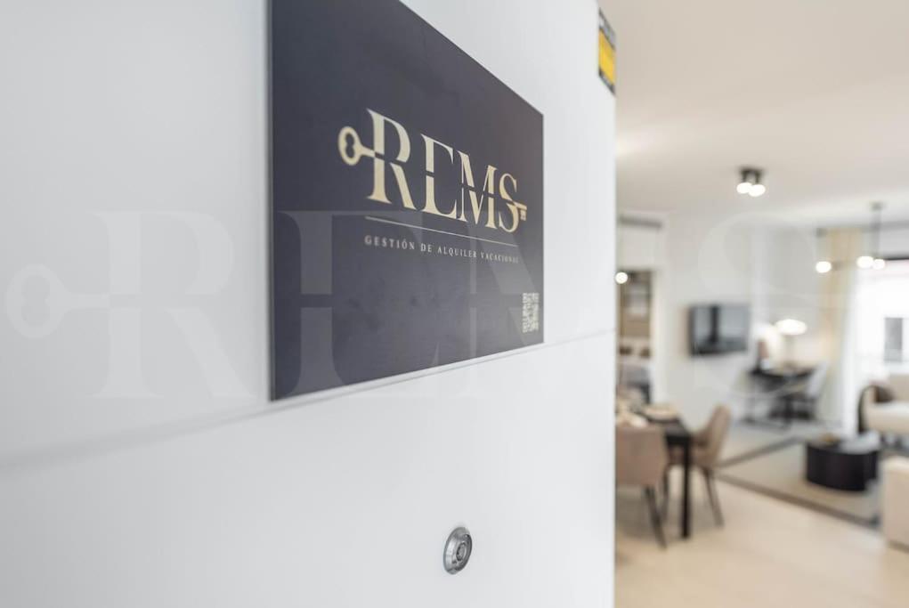 Modern Apartment With Patio & Parking By Rems Málaga Exterior foto